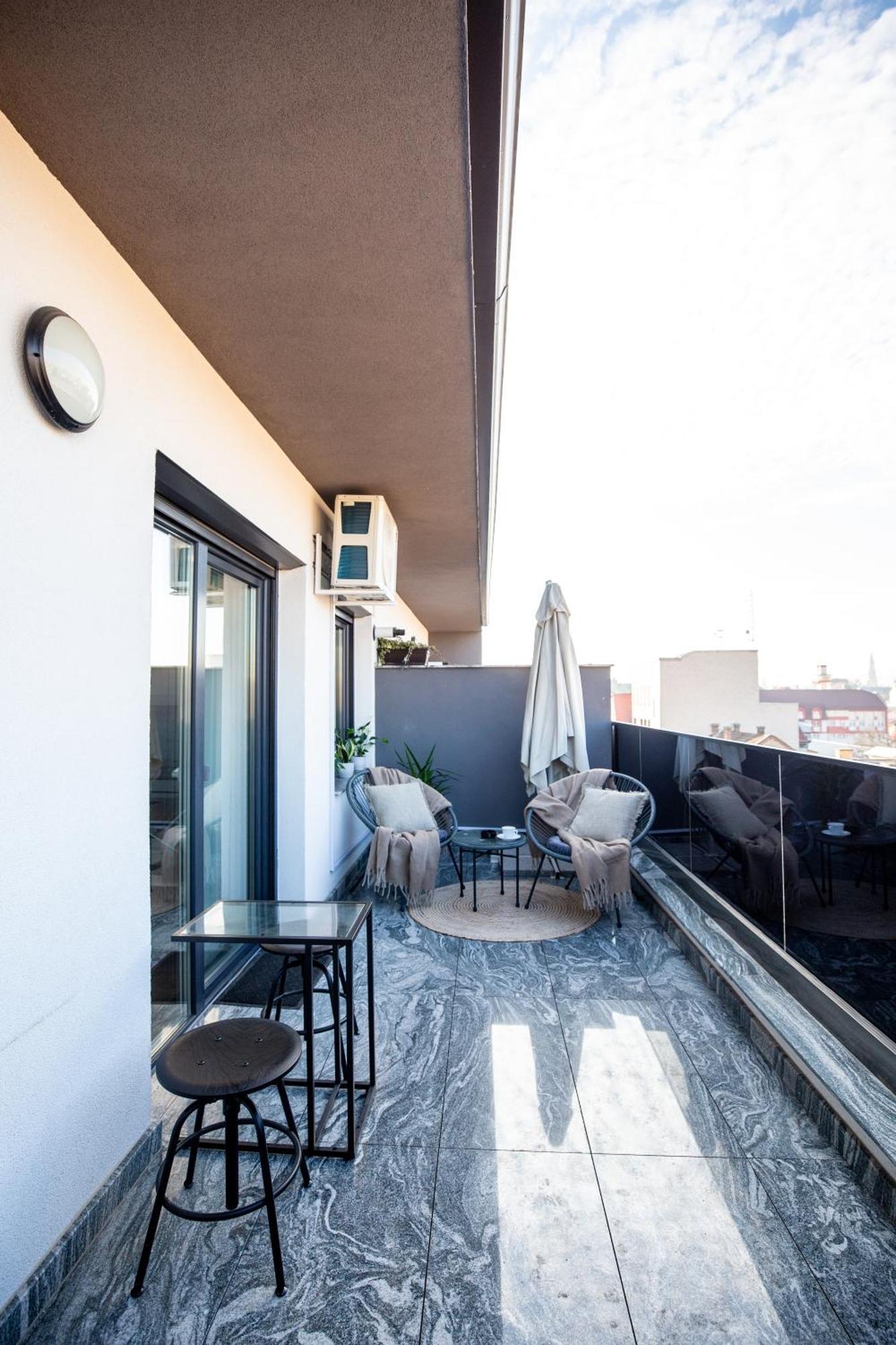 Unique City View Apartment Balcony & Parking Space Cluj-Napoca Eksteriør bilde